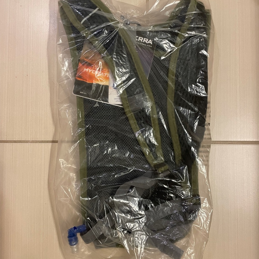 Hydration backpack - Picture 3 of 3